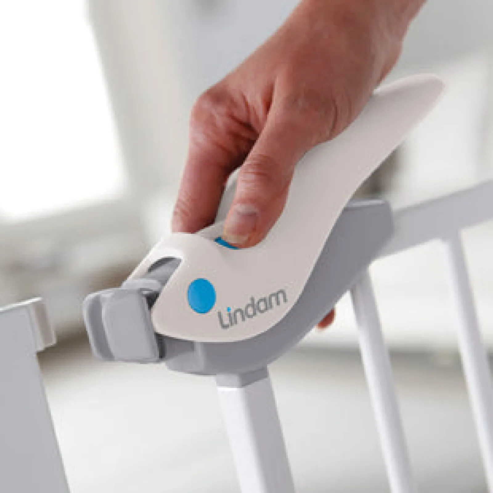 Little Helper Stair Gates & Baby Gates | Stair Gates & Baby Gates | Lindam Easy Fit Plus Deluxe Gate | Baby Gate | White Stair Gate (76-82cm)