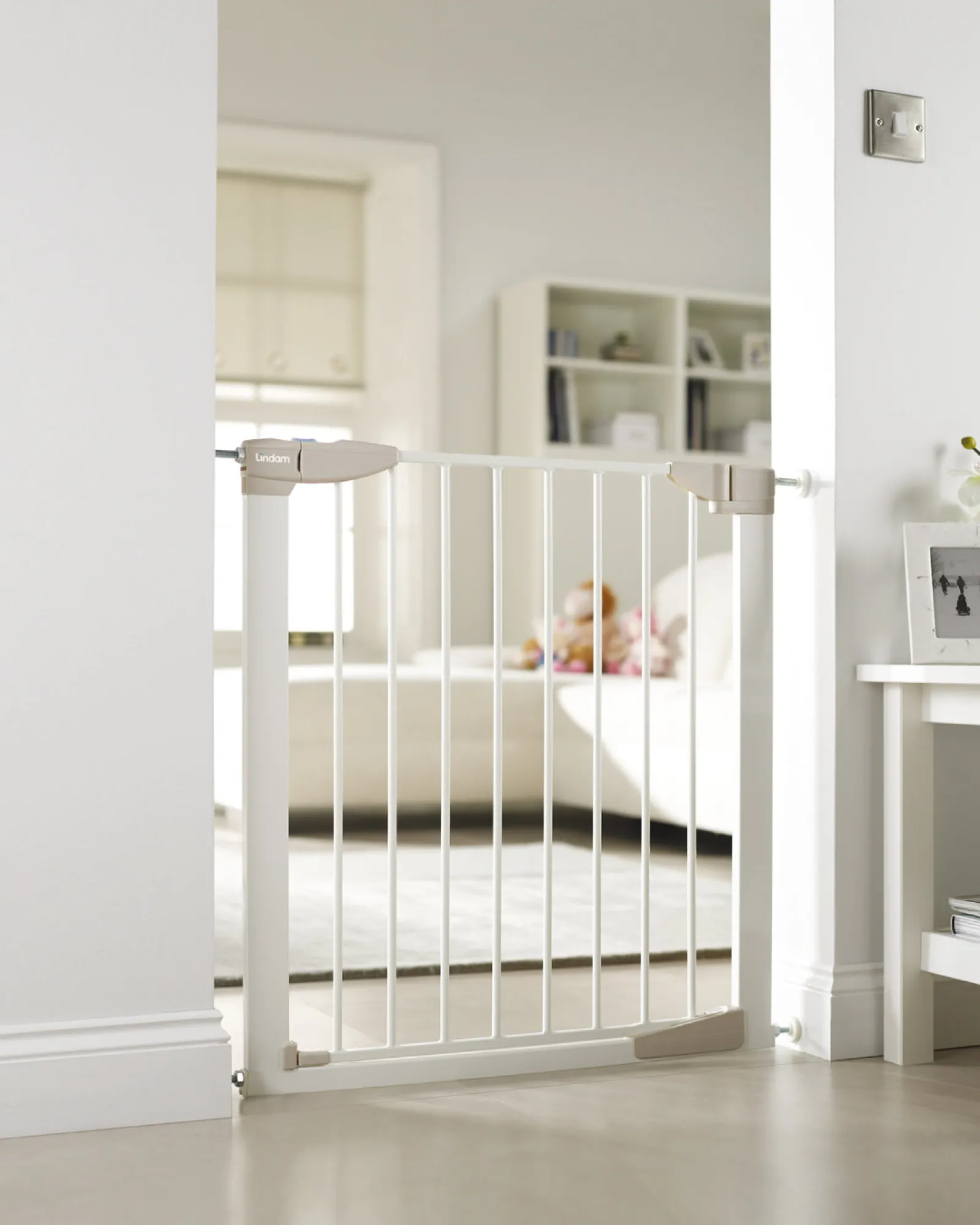 Little Helper Stair Gates & Baby Gates | Stair Gates & Baby Gates | Lindam Sure Shut Orto Gate | Baby Gate | White Stair Gate (76-82cm)